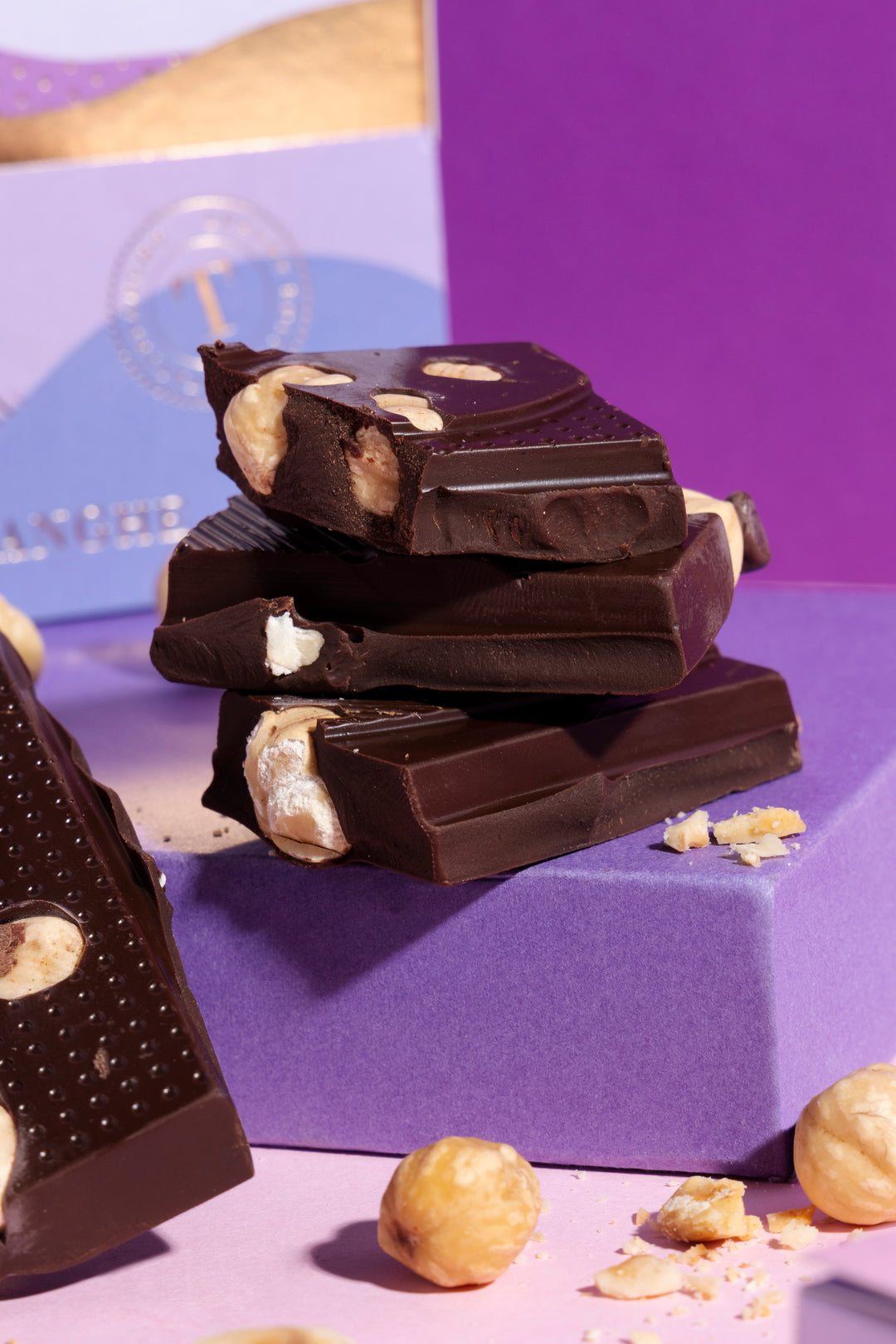 4 tabletas de Chocolate con Avellanas del Piamonte IGP "Tostadas" Enteras