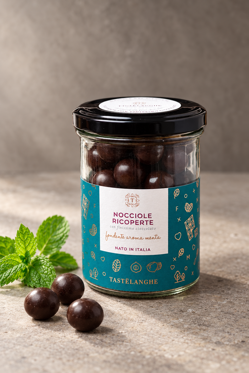 Nocciola Piemonte IGP ricoperta con Cioccolato Fondente e Aroma | 200g — ambientazione fotografica 3