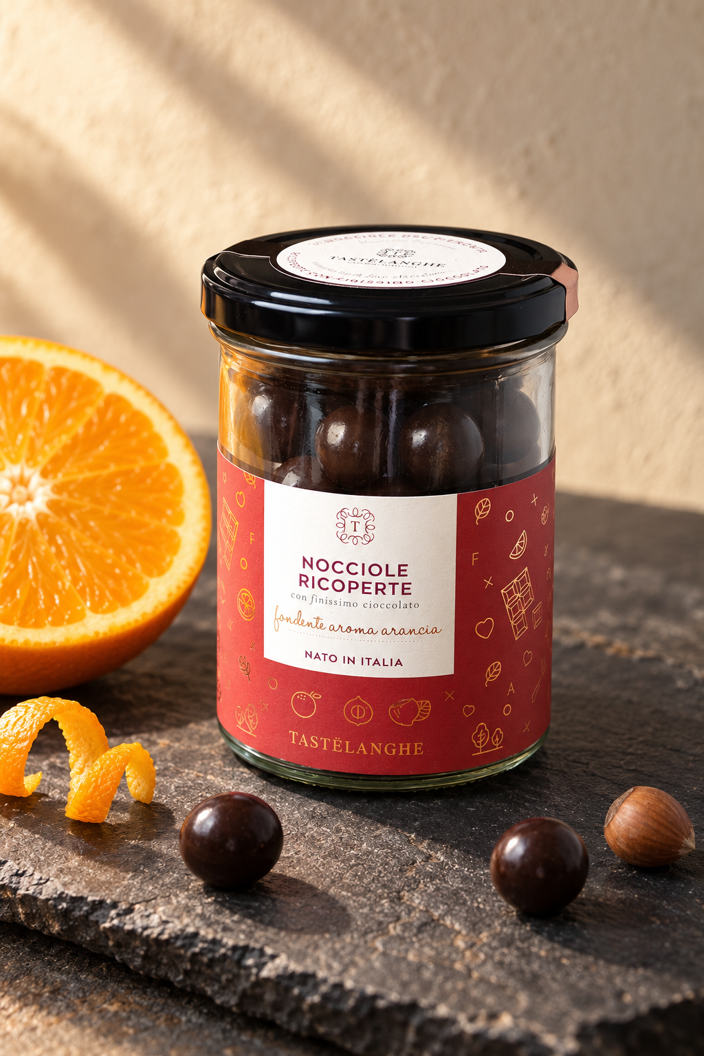 Nocciola Piemonte IGP ricoperta con Cioccolato Fondente e Aroma | 200g — ambientazione fotografica 4